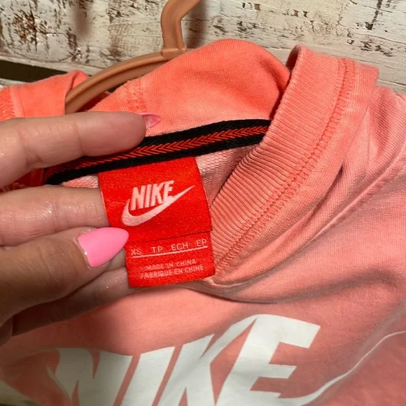 🔥🔥 (3/$20) 
Nike Muscle Tank w/ Hoodie in a beautiful Peachy Color - Picture 3 of 3